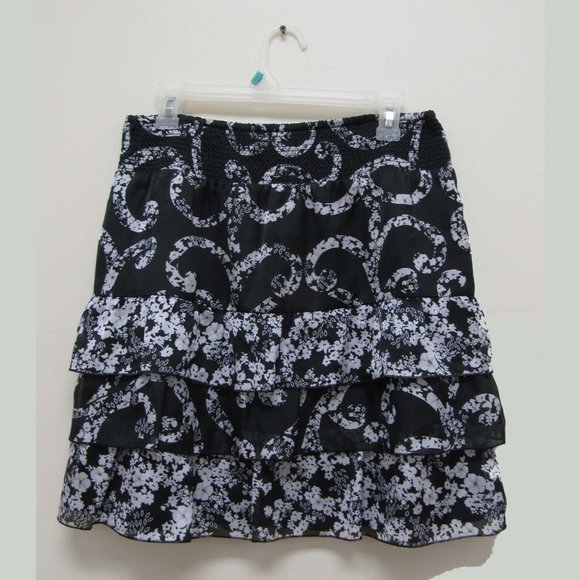 White House Black Market Ruffle Skirt Size Medium - Picture 2 of 5